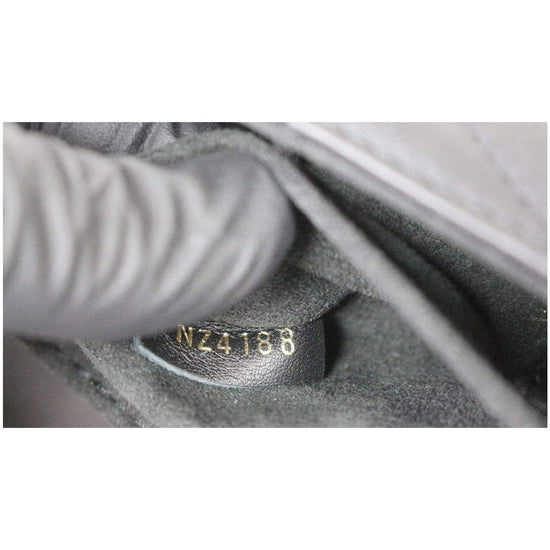 Louis Vuitton M20687 New Wave Chain Bag PM , Black, One Size