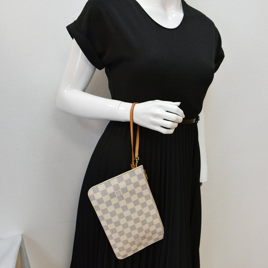 Louis Vuitton Neverfull Pochette Damier Azur Wristlet 10la527 White Coated  Canvas Clutch, Louis Vuitton