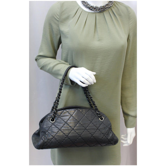 Bowling bag leather handbag Chanel Green in Leather - 35630755