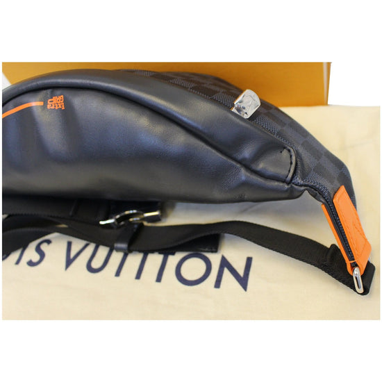Louis Vuitton Discovery bumbag Damier Cobalt Race N40161 size