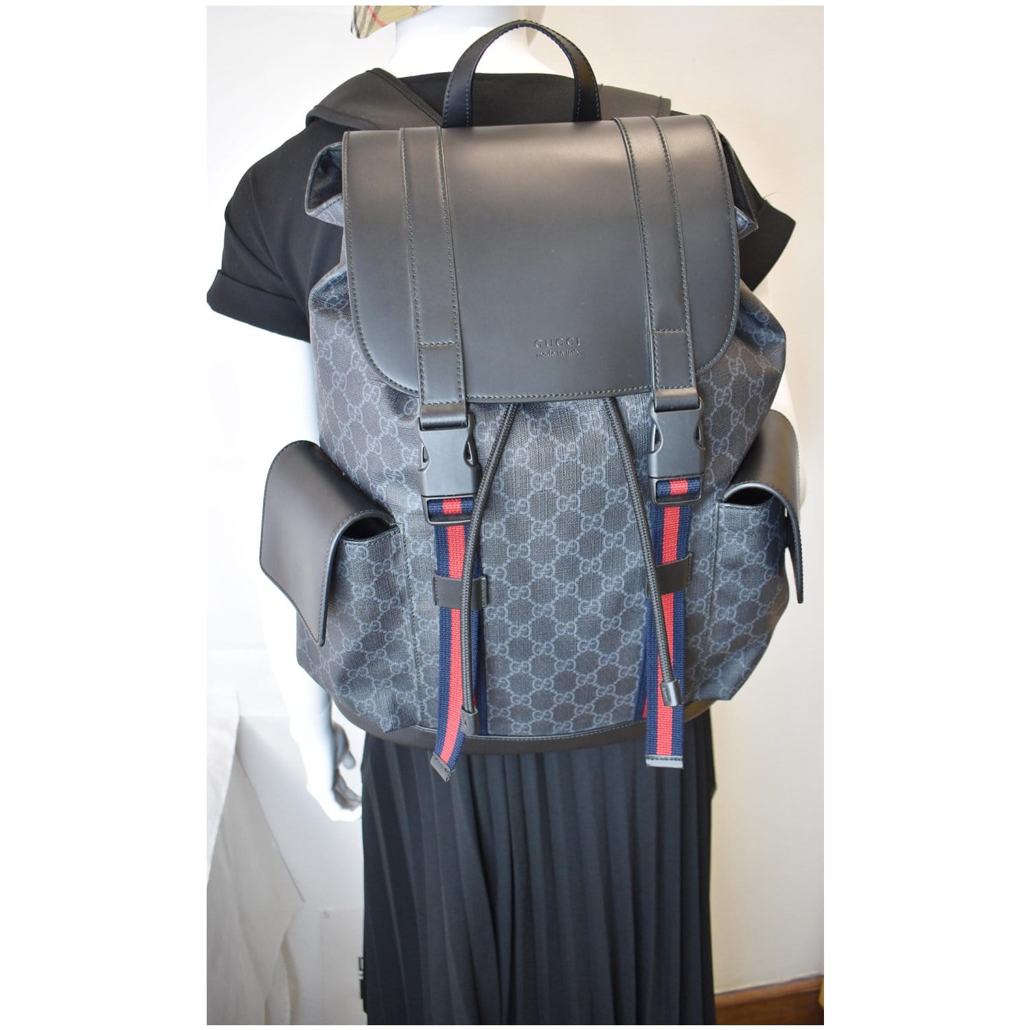 Gæstfrihed efterskrift gårdsplads Gucci GG Supreme Leather Microfiber Backpack Bag Black