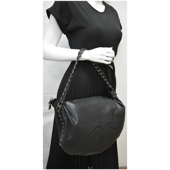 Maxi hobo bag, Calfskin & gold-tone metal, black — Fashion - Chanel