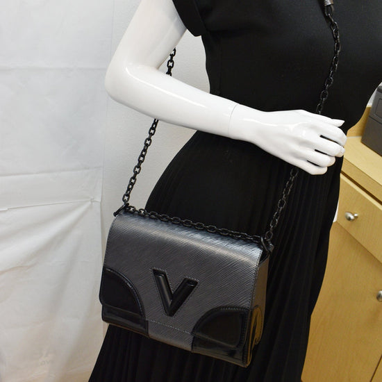 Louis Vuitton Twist Patent Shoulder Bag in Black Patent Leather