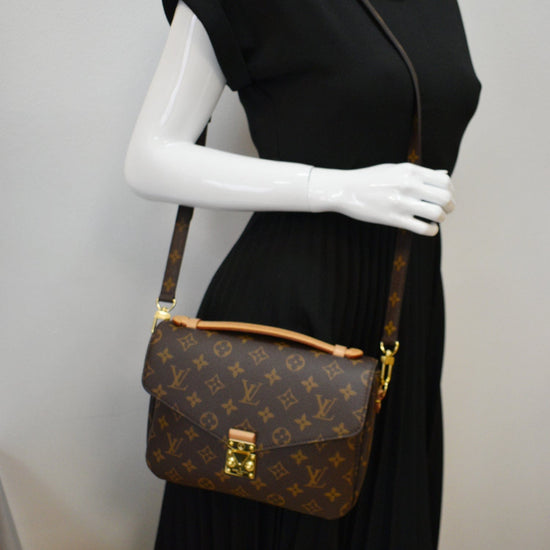 Metis crossbody bag Louis Vuitton Brown in Suede - 29736271