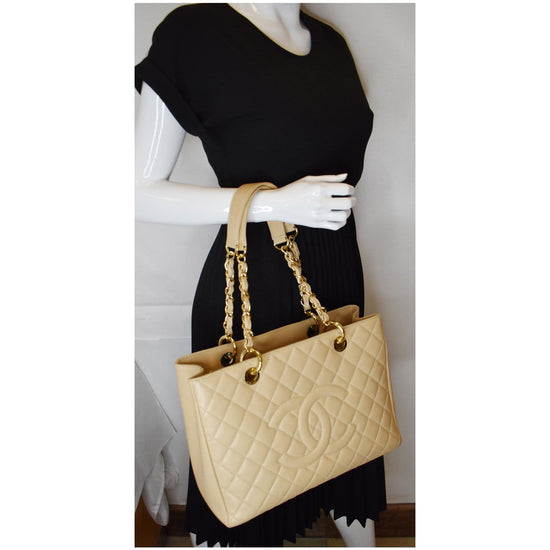 Grand shopping leather handbag Chanel Beige in Leather - 33949379