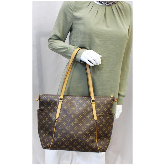 Louis Vuitton Totally MM Monogram Canvas Tote Shoulder Bag