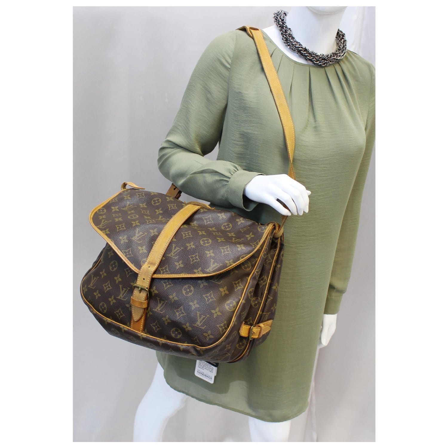 LOUIS VUITTON Monogram Saumur 35 Shoulder Bag M42254 LV Auth ro844,   in 2023