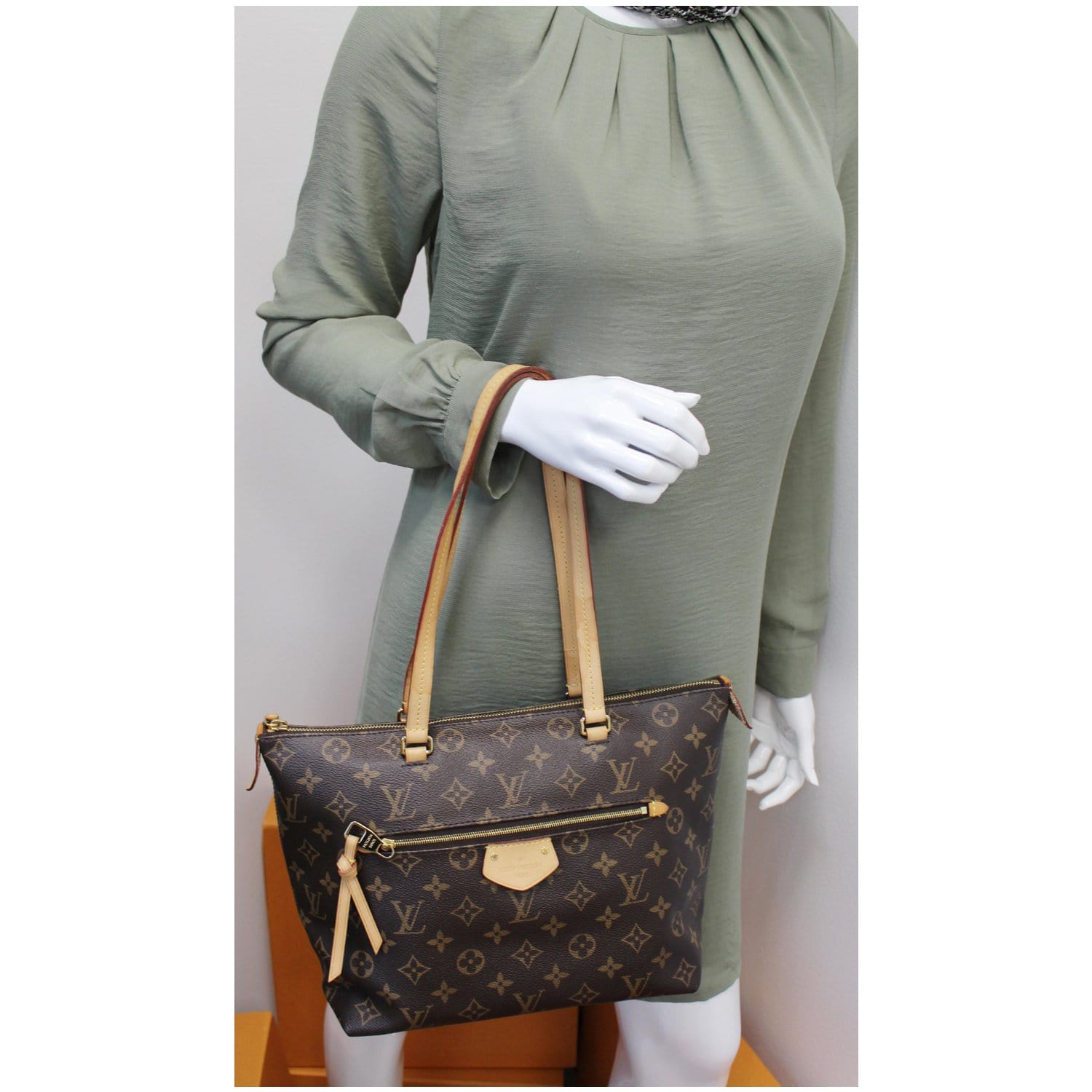 Louis Vuitton Monogram Canvas Iena Pm Shoulder Bag