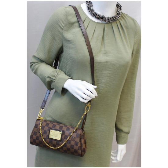 casual chic / louis vuitton eva pochette damier ebene / chelsea boots /  clean /