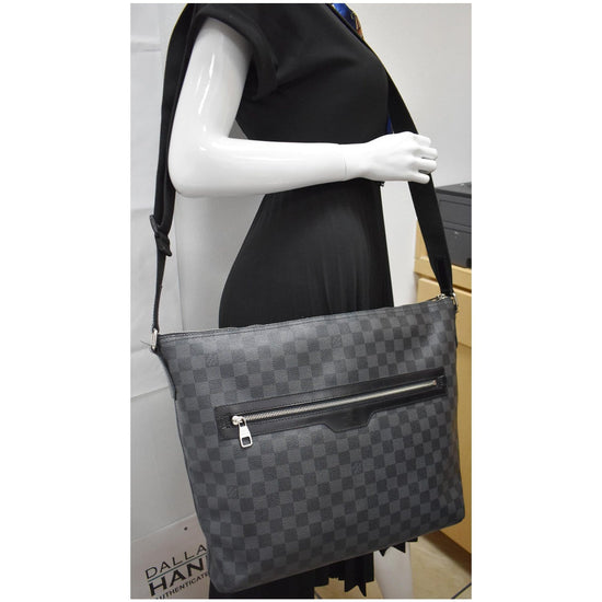 Louis Vuitton Black x Grey Damier Graphite Mick MM Messenger Crossbody Bag  Leather ref.556242 - Joli Closet