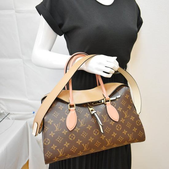 Louis - M51242 – dct - GM - Louis Vuitton button Mary-Jane pumps outside  the Oliver Spencer show - Bag - Monogram - Brown - Cloud - Vuitton -  Shoulder - ep_vintage luxury Store - Saint