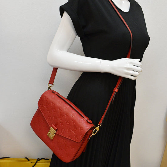 Metis leather crossbody bag Louis Vuitton Red in Leather - 34329802