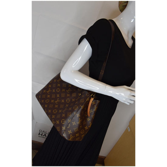 Louis Vuitton Monogram Montaigne MM - Brown Shoulder Bags, Handbags -  LOU755202