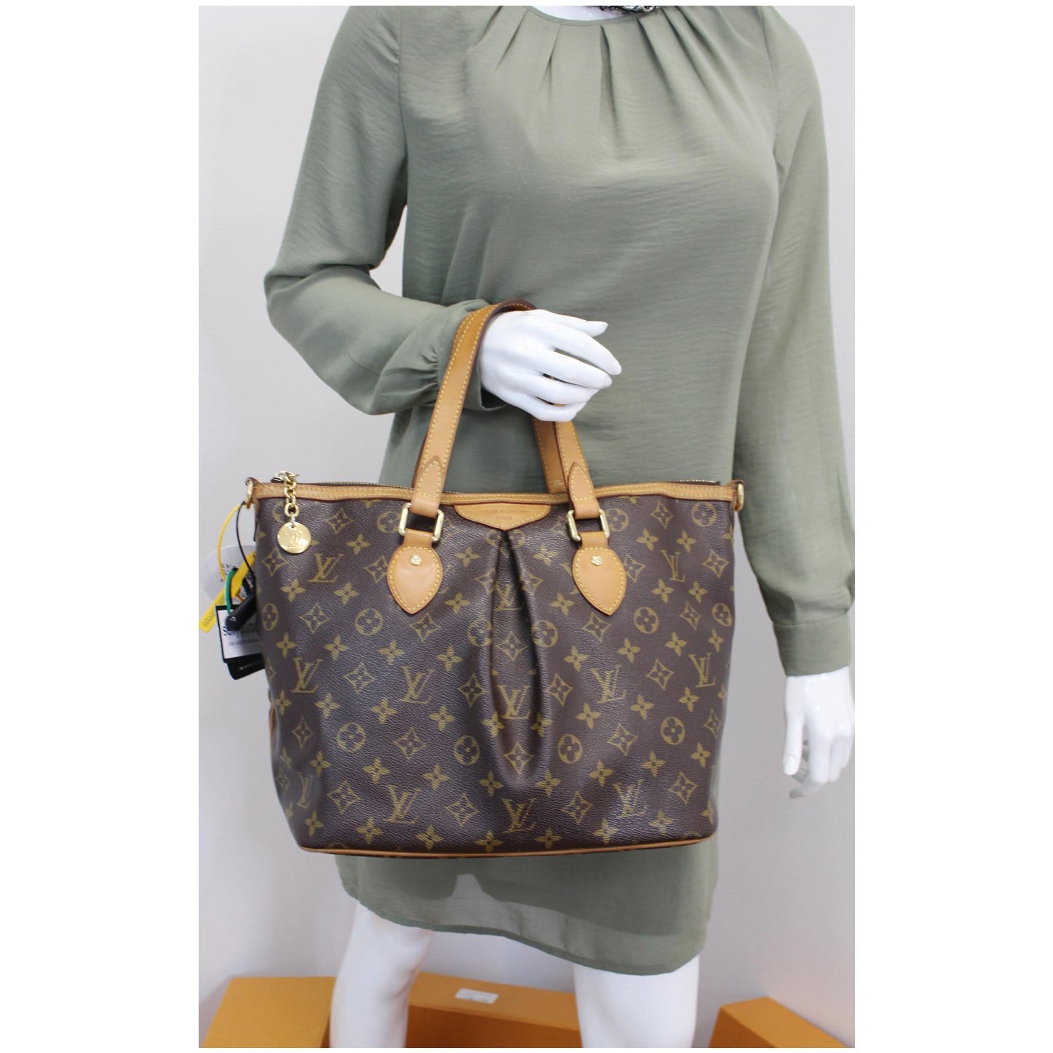 Lv palermo mm bundle ada siri Luxury Bags  Wallets on Carousell
