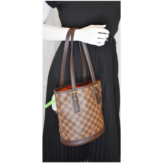 Louis Vuitton 2000s pre-owned Damier Ebène Aubagne shoulder bag, Brown  Louis Vuitton Damier Ebene Marais Bucket Bag