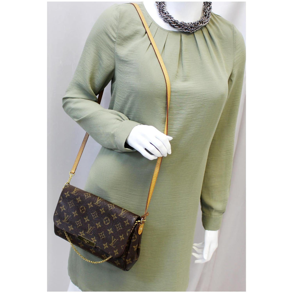 Louis Vuitton Favorite MM Monogram Canvas Crossbody Bag