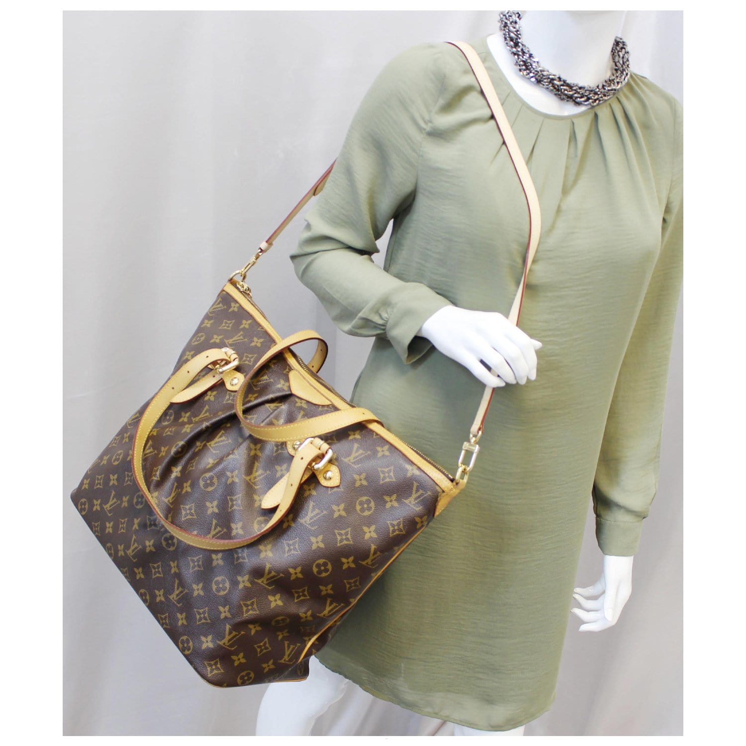 Louis Vuitton Palermo GM and PM! Sisters  Louis vuitton, Louis vuitton  neverfull outfit, Louis vuitton outfit