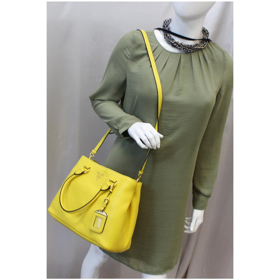 Leather purse Prada Yellow in Leather - 40419651