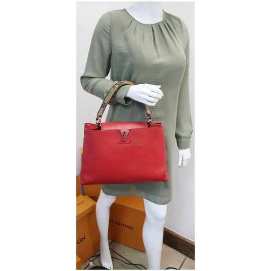 Louis Vuitton® Capucines Mini Scarlet. Size in 2023  Louis vuitton  capucines, Louis vuitton, Woman bags handbags