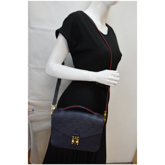 Metis leather crossbody bag Louis Vuitton Navy in Leather - 32874316