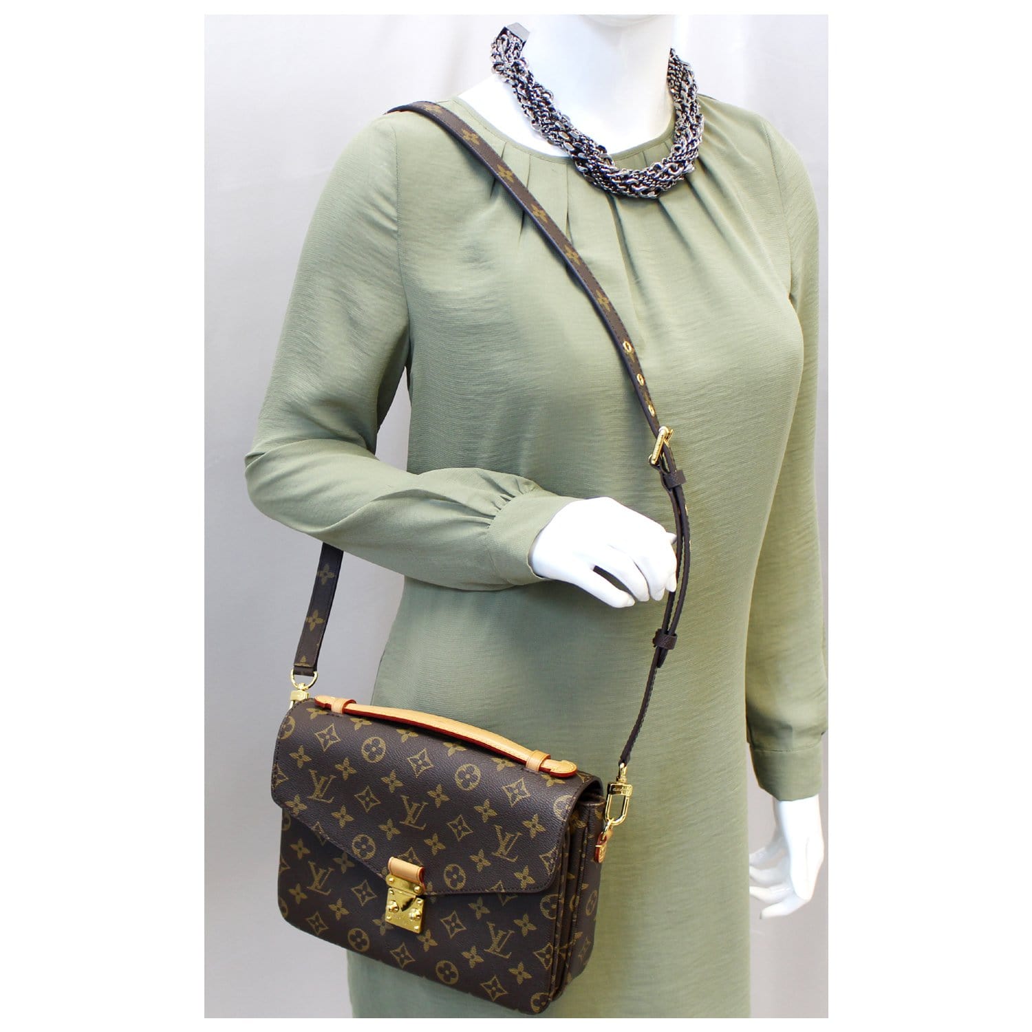 Louis Vuitton Pochette Metis Crossbody Purse