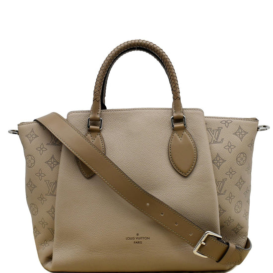 Louis Vuitton Monogram Mahina XS Bag M95717 Silvery Leather Pony-style  calfskin ref.883729 - Joli Closet