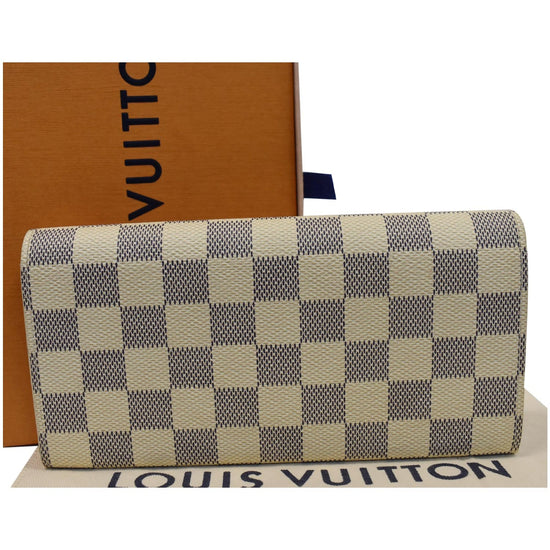 lv wallet button