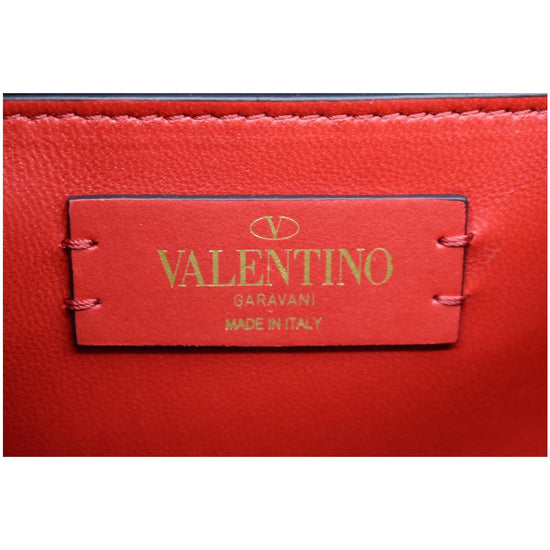 Valentino Garavani Small Vsling Shoulder Bag in Green Calfskin Leather  ref.843851 - Joli Closet