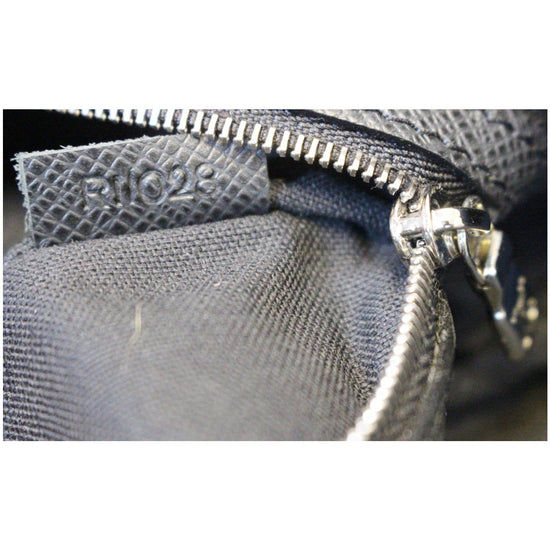 Louis Vuitton Ardoise Taiga Leather Trousse Ivan Toiletry Bag