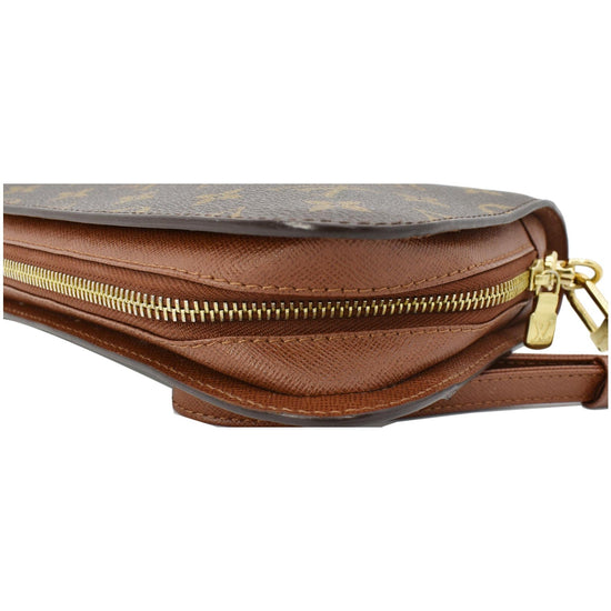 Leather clutch bag Louis Vuitton Brown in Leather - 34245815