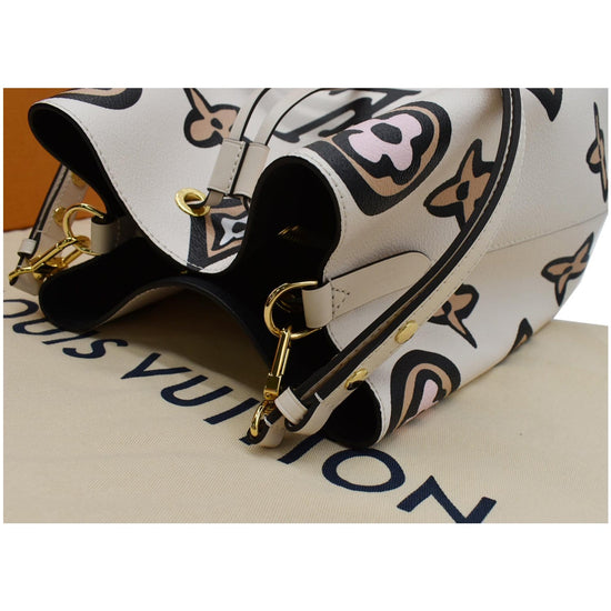 Louis Vuitton Black Monogram Giant Wild at Heart Neonoe MM Drawstring  Bucket 93lv94