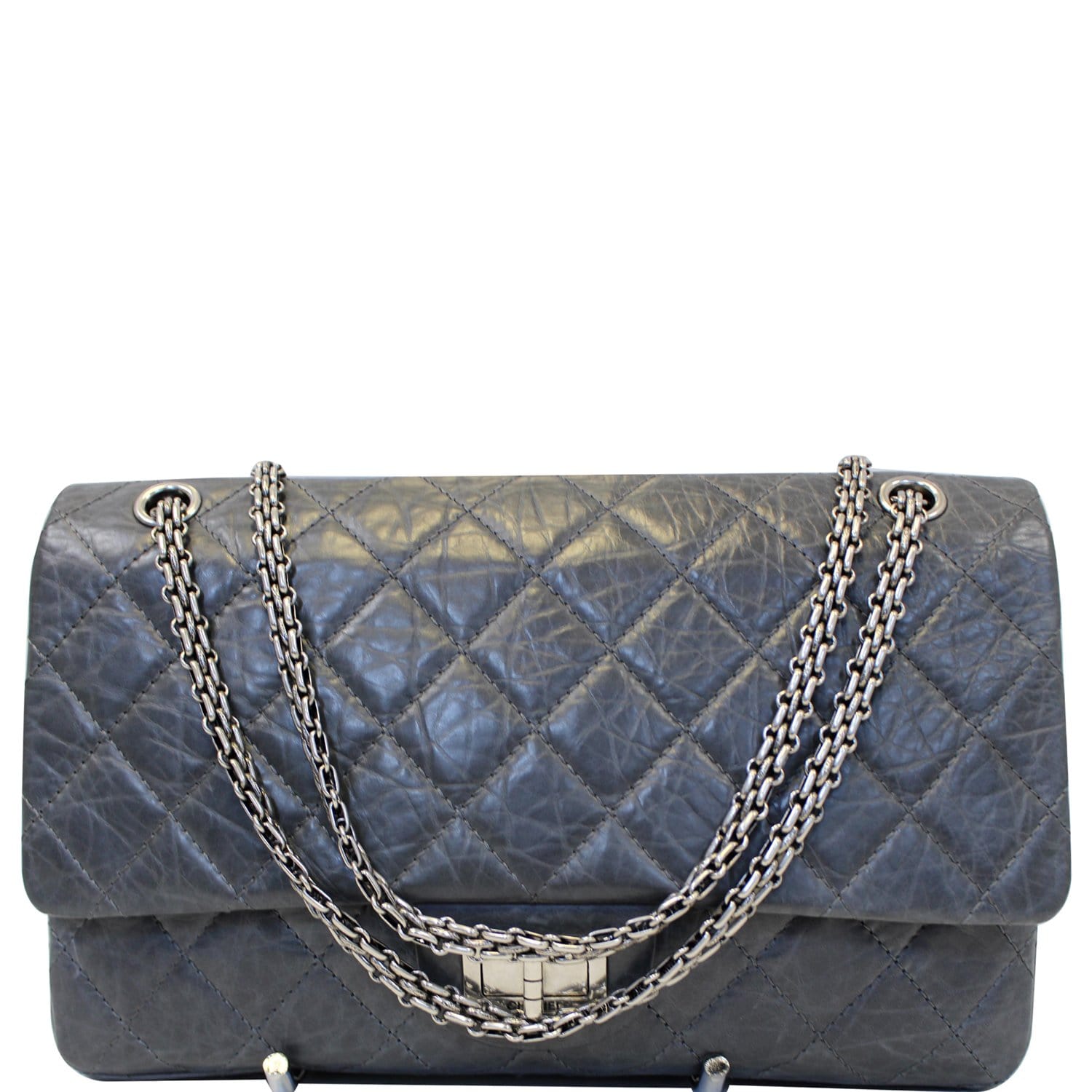 Splendid & Majestic Chanel Handbag 2.55 Reissue 227 in white quilted  leather, blackened silver metal trim ref.405434 - Joli Closet