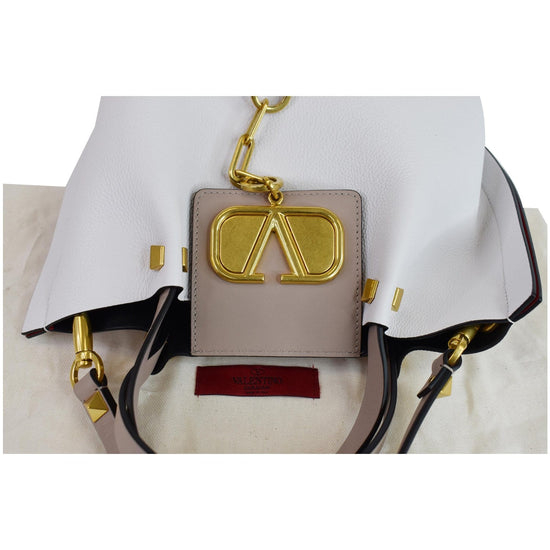 VALENTINO MEDIUM CABIN VLOGO ESCAPE IN GRAINED VEAL LEATHER Beige  ref.143507 - Joli Closet