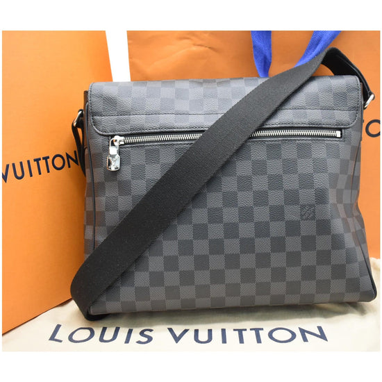 District leather bag Louis Vuitton Black in Leather - 31544286