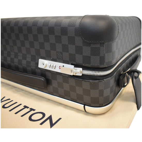 Louis Vuitton Black Damier Graphite Horizon Laptop Sleeve Grey