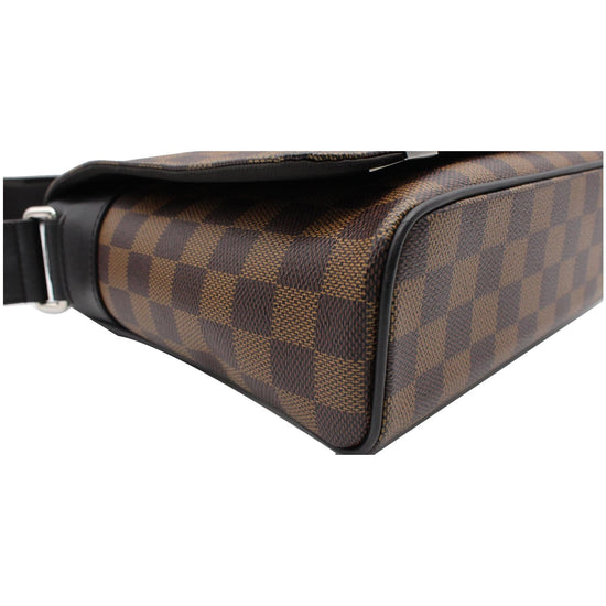 Louis Vuitton District messenger bag in ebene damier canvas and brown canvas