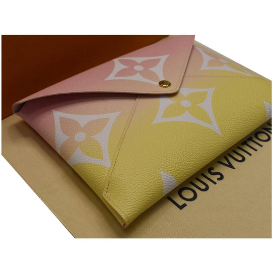 LOUIS VUITTON Monogram Giant By The Pool Large Kirigami Pochette Pink  1294353