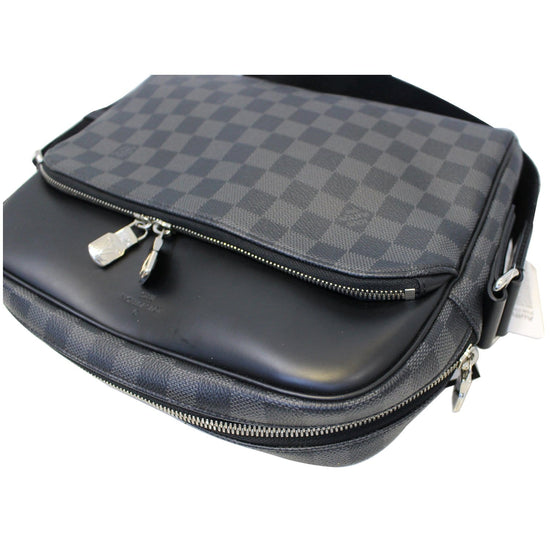 Louis Vuitton Damier Graphite Dayton Reporter MM Messenger Bag (SHF-20 –  LuxeDH