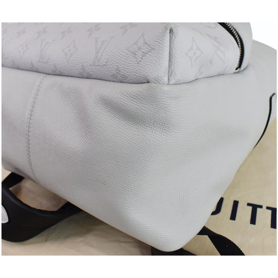 LOUIS VUITTON Taiga Monogram Discovery Backpack PM White 455159