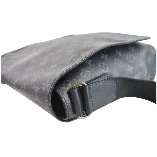 Louis Vuitton Mens District Messenger Bag Monogram Eclipse PM – Luxe  Collective