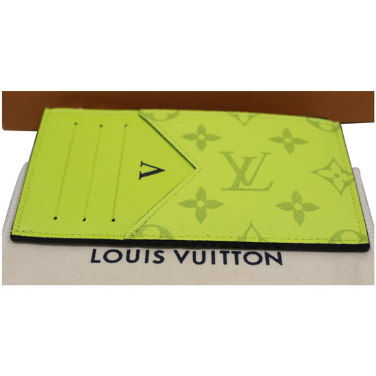 Louis Vuitton Green Taiga Leather Card Holder Pocket Organizer M30512  ref.998763 - Joli Closet