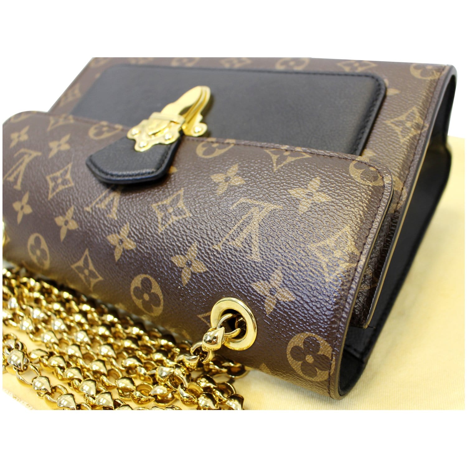 LOUIS VUITTON, A Monogram 'Victoire' Bag. - Bukowskis