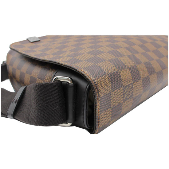 Louis Vuitton District messenger bag in ebene damier canvas and brown canvas