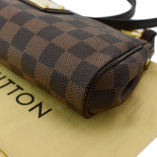 casual chic / louis vuitton eva pochette damier ebene / chelsea boots /  clean /