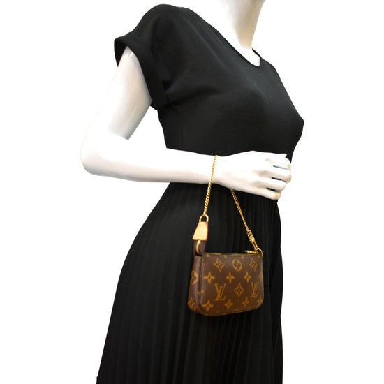 Louis Vuitton 2014 pre-owned Mini Pochette Accessoires pouch - ShopStyle  Clutches