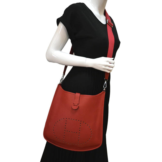 Evelyne leather crossbody bag Hermès Red in Leather - 31310965