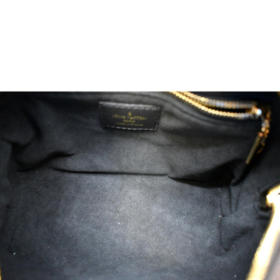 NWT LOUIS VUITTON PETITE MALLE SOUPLE Noir Shoulder Bag Black Runway  Collection