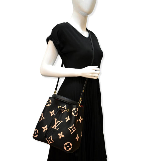 Louis Vuitton NeoNoe Handbag Bicolor Monogram Empreinte Giant MM -  ShopStyle Shoulder Bags