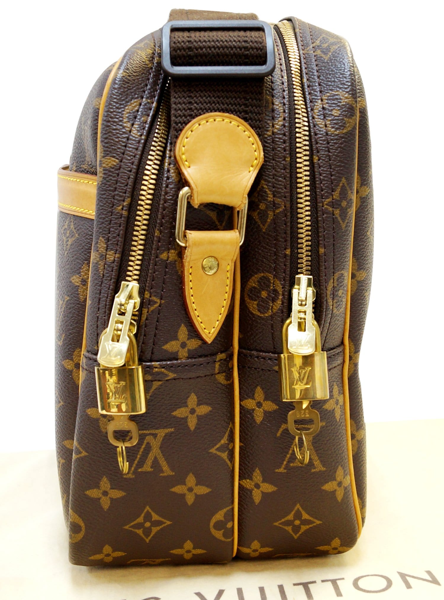 LOUIS VUITTON Reporter GM Monogram Canvas Shoulder Bag