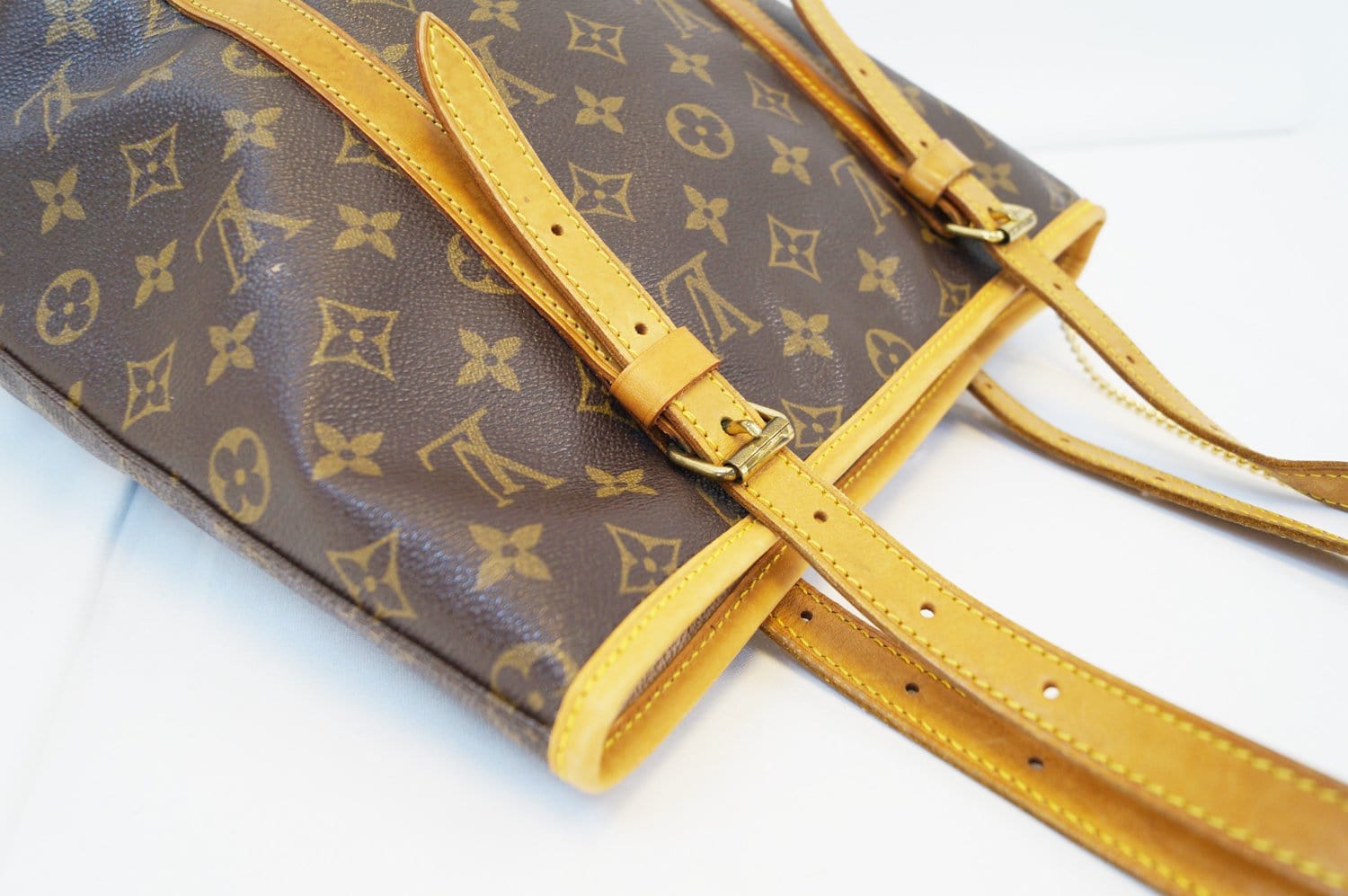 Authentic LOUIS VUITTON Monogram Brown Bucket GM Shoulder Bag TT1395